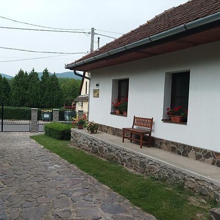 Kemences Vendeghaz Hotel Mikohaza Ngoại thất bức ảnh