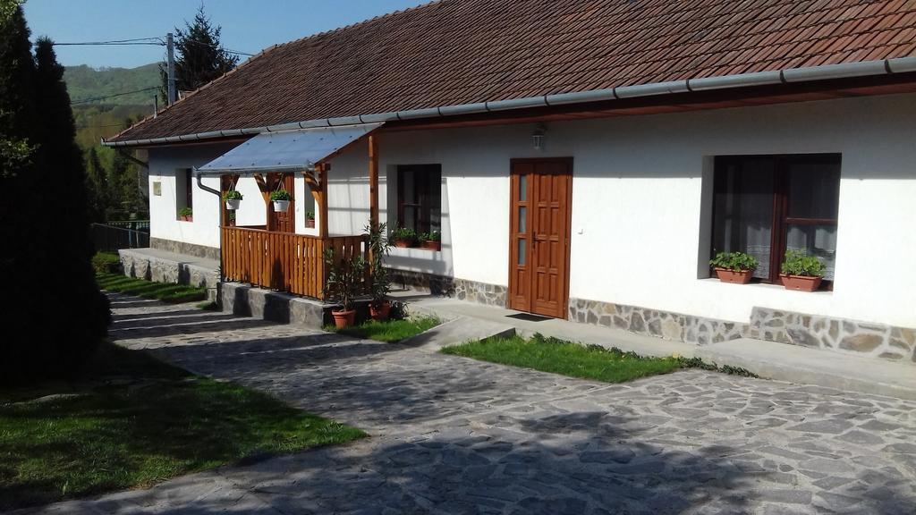 Kemences Vendeghaz Hotel Mikohaza Ngoại thất bức ảnh