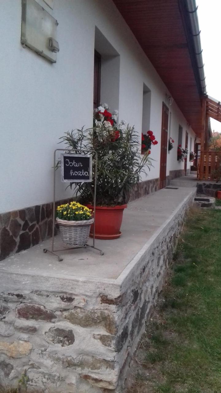 Kemences Vendeghaz Hotel Mikohaza Ngoại thất bức ảnh